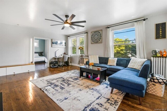 Building Photo - 1 Bayview Ave