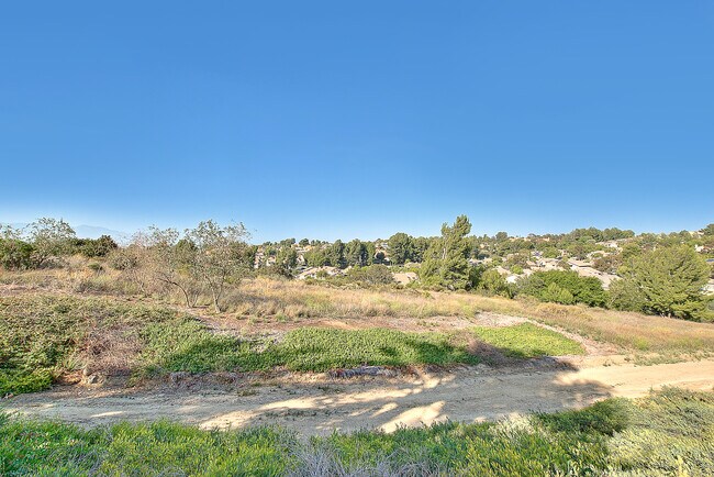 Building Photo - 3571 Rio Ranch Rd
