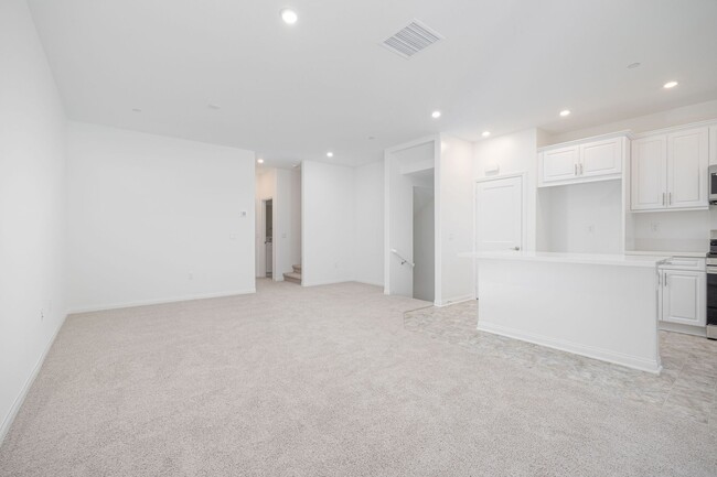 Building Photo - Brand New Never-Lived-In Home in Melrose H...