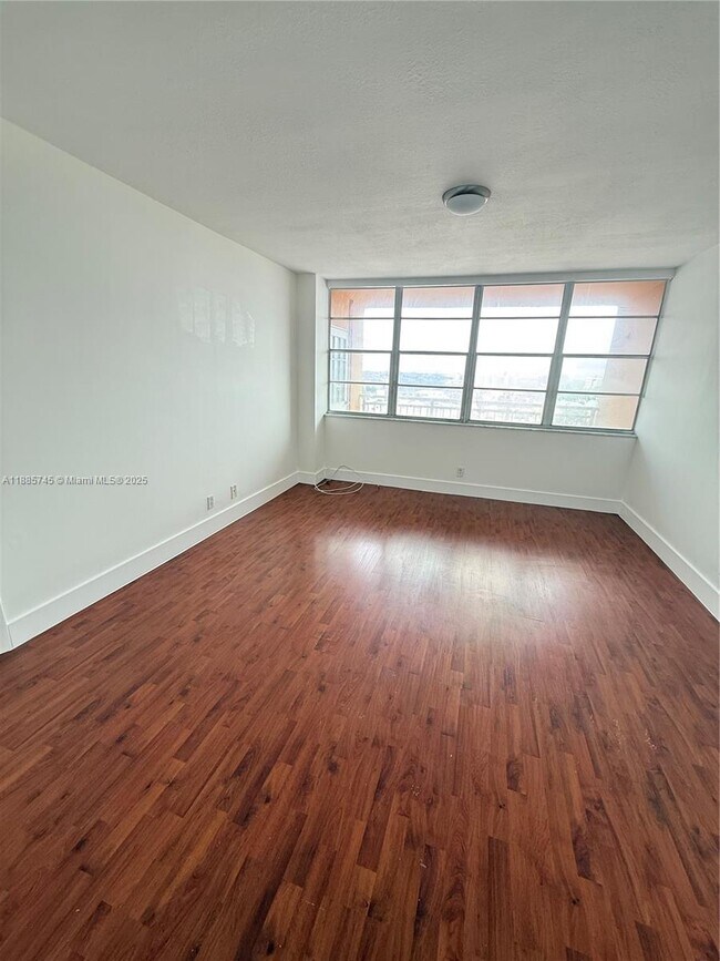 Building Photo - 2025 NE 164th St