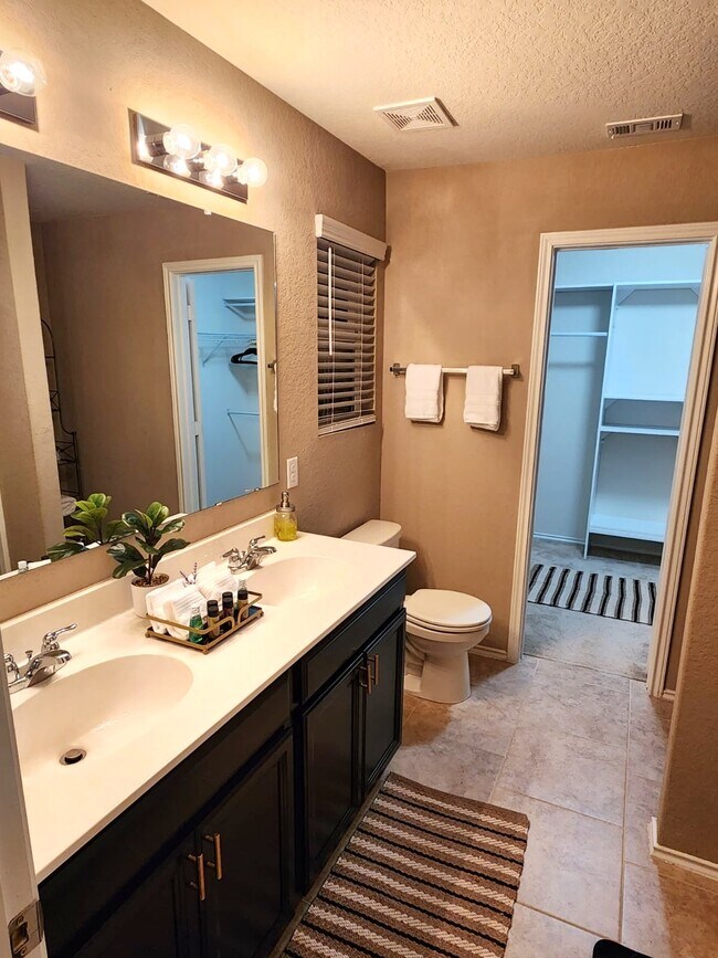 Building Photo - 9618 Silver Mist Way