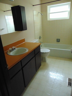 Building Photo - Terrific home, Large Yard, Quiet Street
