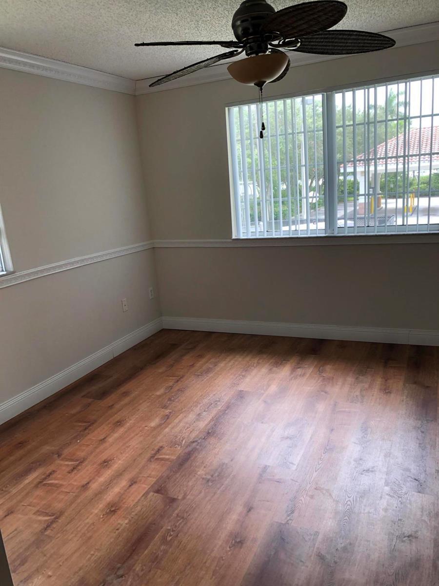 Building Photo - 1500 Crestwood Ct S