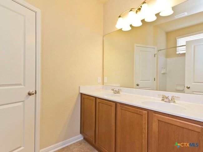 Building Photo - 335 Rachel St