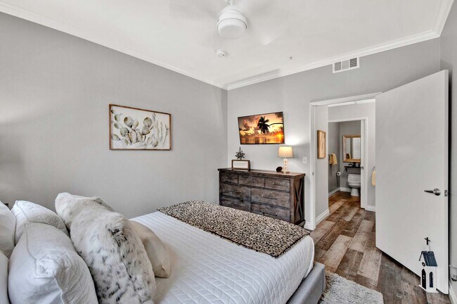 Building Photo - 13133 Le Parc