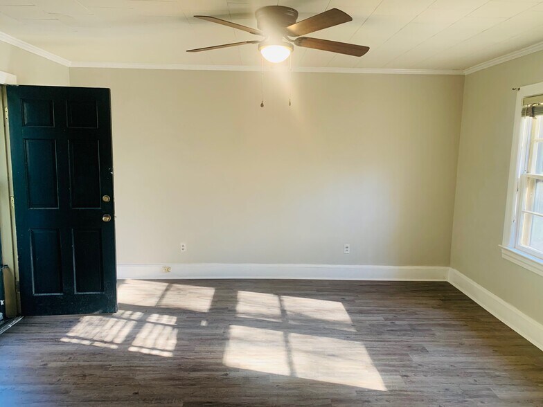 Master Bedroom with separate entrance. - 1206 Lafayette Ave