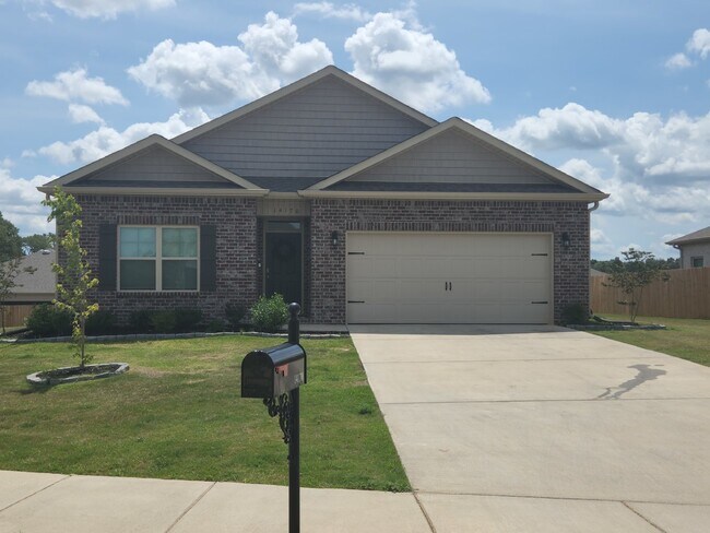 Building Photo - $750 off 1st month with 15 month lease.  A...