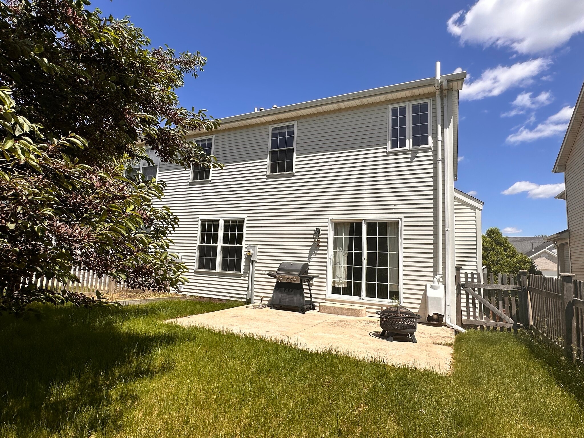 Building Photo - 2305 Blanche Ln