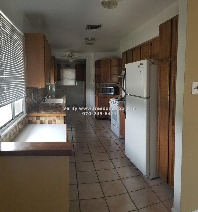 Building Photo - 3 Bedroom 1.5 Bath Near VA Includes Yard Care