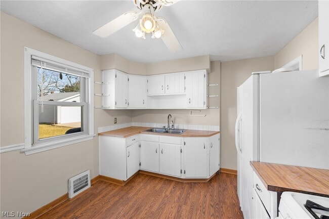 Building Photo - 2438 Brookdale Ave