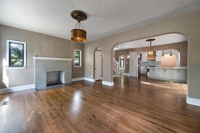 Building Photo - 447 Giralda Ave