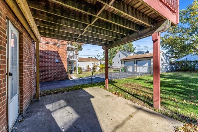 Building Photo - 251 E 200th St