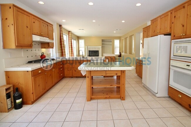 Building Photo - Rare 5BD Corner Lot Home in Hamilton Southgate — Soaring Ceilings & Hardwood Floors - FOUNDATION