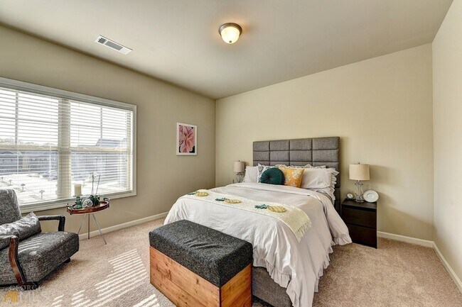 Building Photo - 2245 Black Pebble Cir