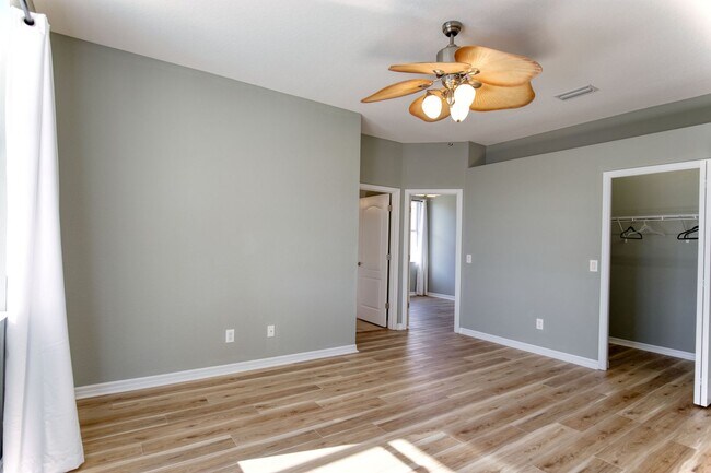 Building Photo - Annual Pool Home in The Stoneybrook Community of Venice!