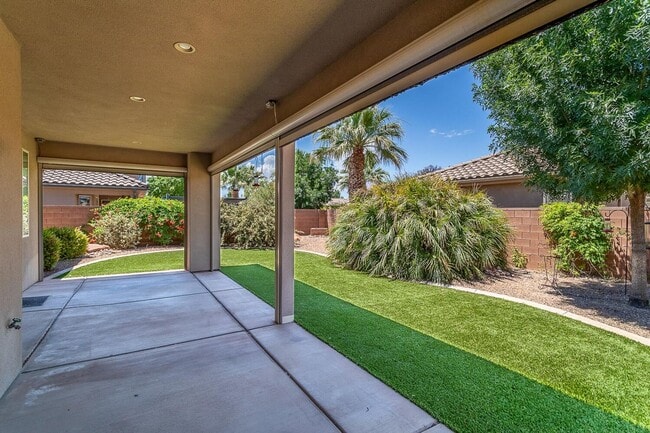 Building Photo - Washington Fields Home with Casita!