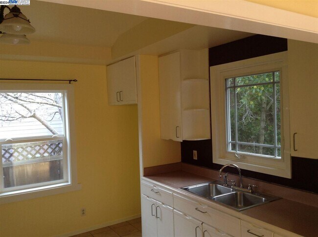 Building Photo - 38077 Canyon Heights Dr