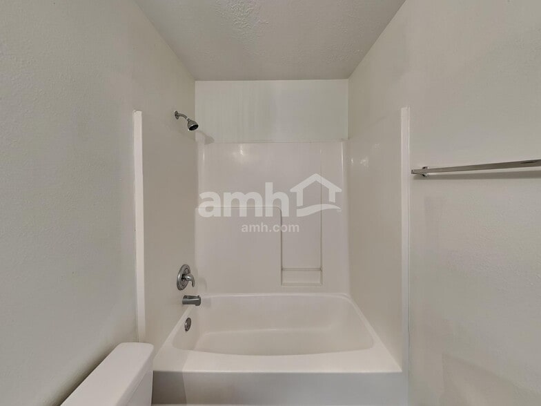 Building Photo - 2750 Hidden Spring Falls Dr