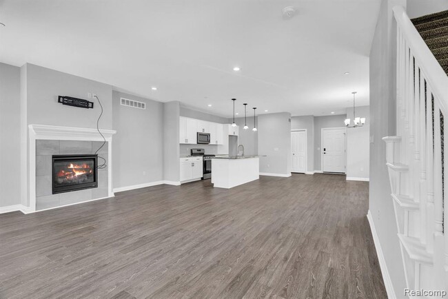 Building Photo - 171 Jotham Ave