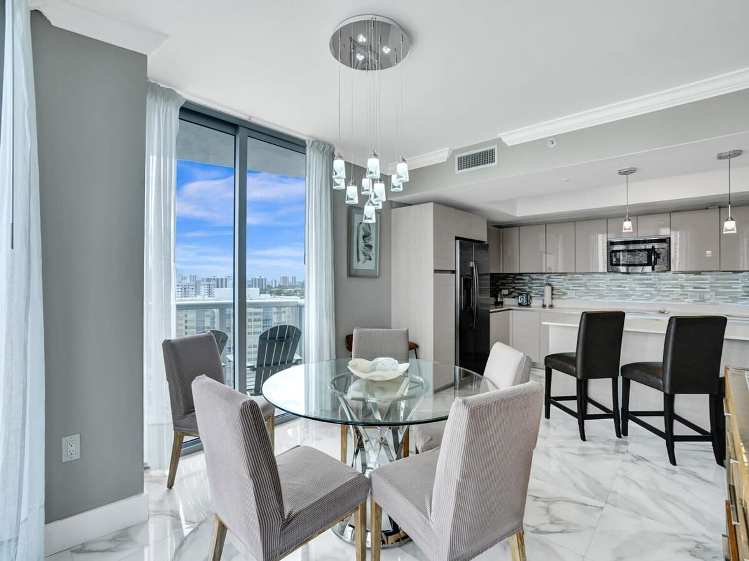 Building Photo - 2602 E Hallandale Beach Blvd