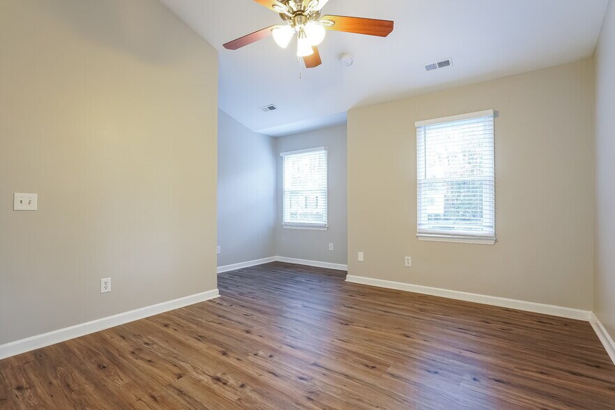 Building Photo - 2821 Clerkenwell Way