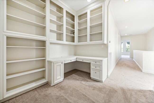 Building Photo - 1231 W Pierce St