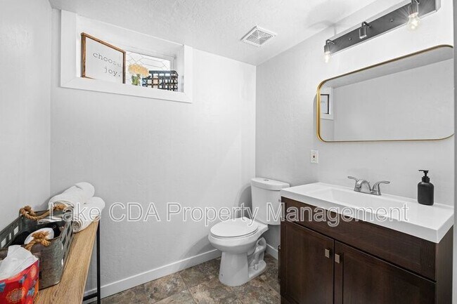 Building Photo - 3870 N Honeysuckle Dr