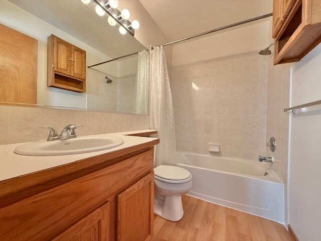 Building Photo - 814 E Country Hill Ct