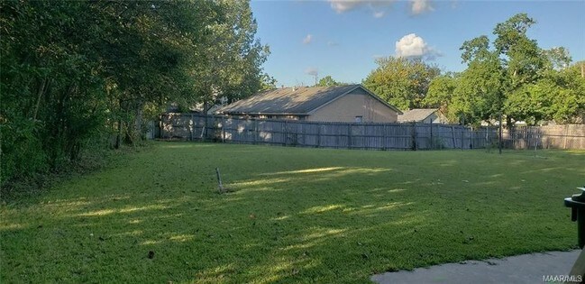 Building Photo - 3357 Meadow Ln