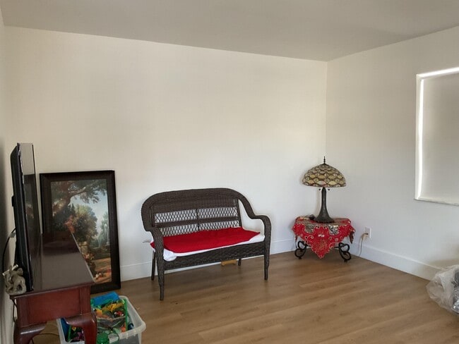 Building Photo - 473 Capri G