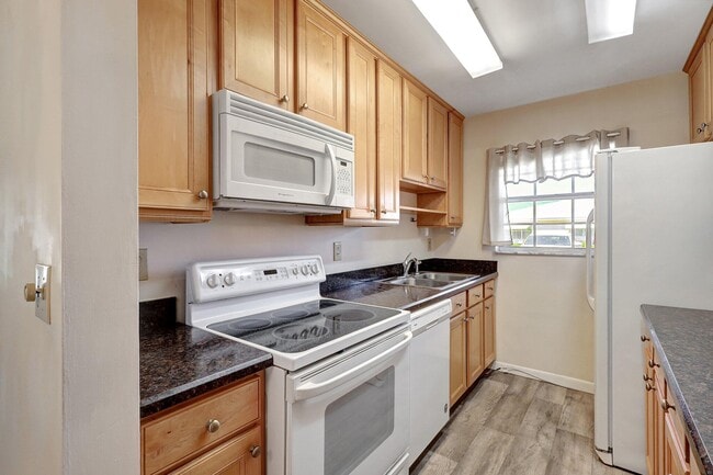Building Photo - 903 Savannas Point Dr