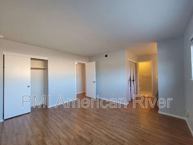 Building Photo - 3127 Vía Grande