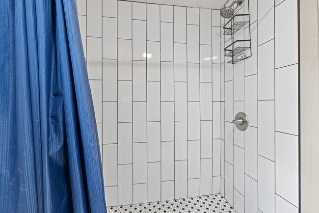 Building Photo - 905 16th St