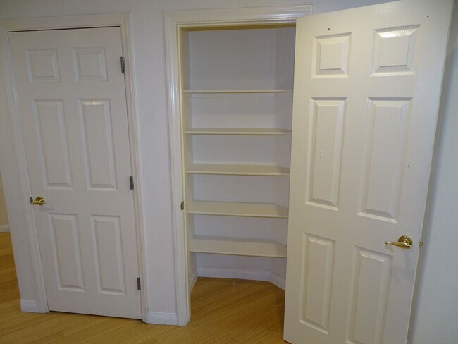 Building Photo - 5 BED Summerlin home w/ 1ST FLOOR BED AND 3/4 BATH