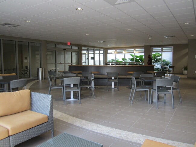 Building Photo - 1 Bedroom, 1 Bathroom, 1 Parking (801 South Street)