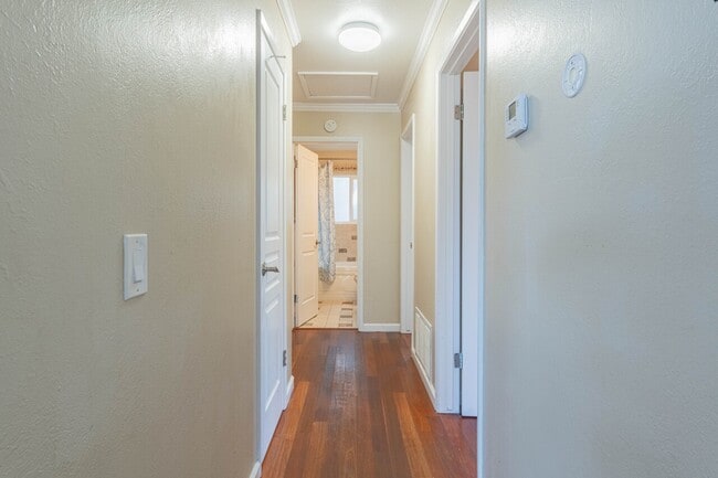 Building Photo - 833 2nd St