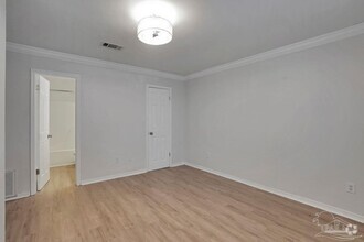 Building Photo - 10601 Silver Creek Dr