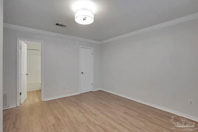 Primary Photo - 10601 Silver Creek Dr