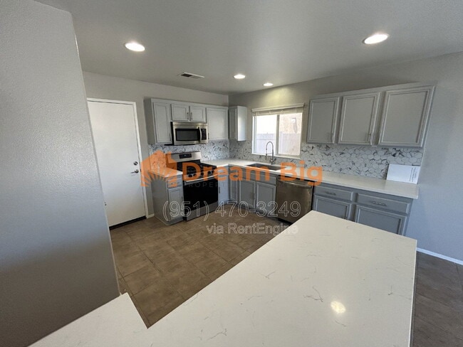 Building Photo - 3857 Akina Ave