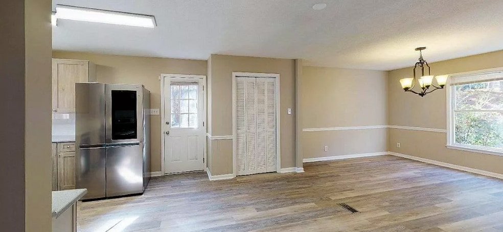 Building Photo - 421 Constitution Dr