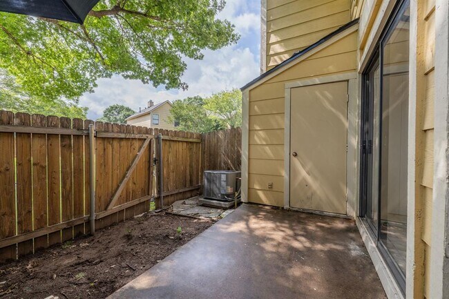 Building Photo - 11901 Swearingen Dr