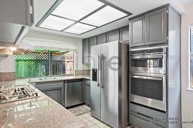 Building Photo - 740 Hollyhock Dr