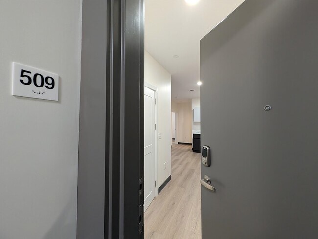 Building Photo - 55 N Main St