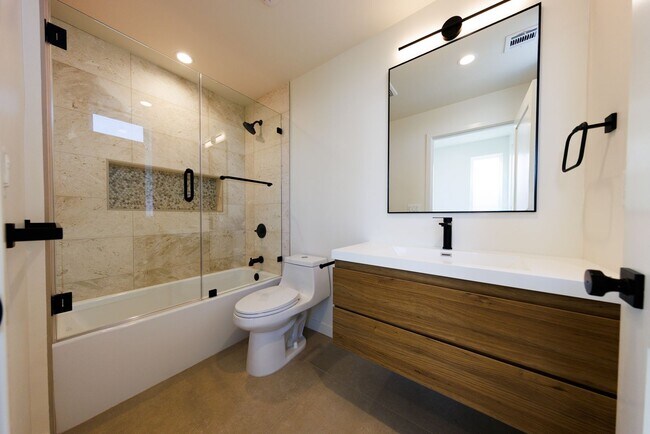 Building Photo - LUXURY in Prime Culver City