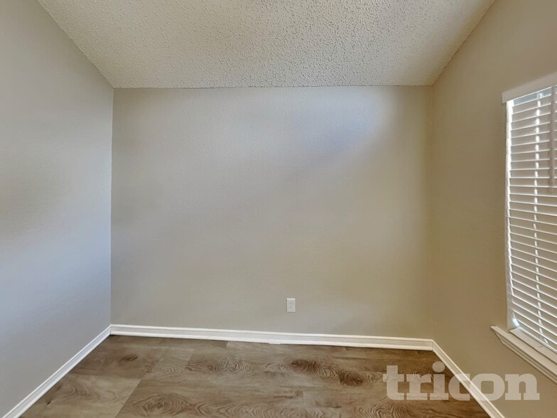 Building Photo - 317 Meandering Way Ct