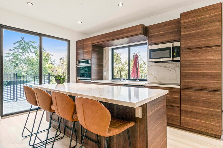 Building Photo - 2315 Loma Vista Pl