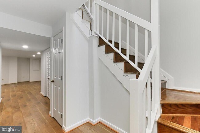 Building Photo - 4021 Lake Glen Rd