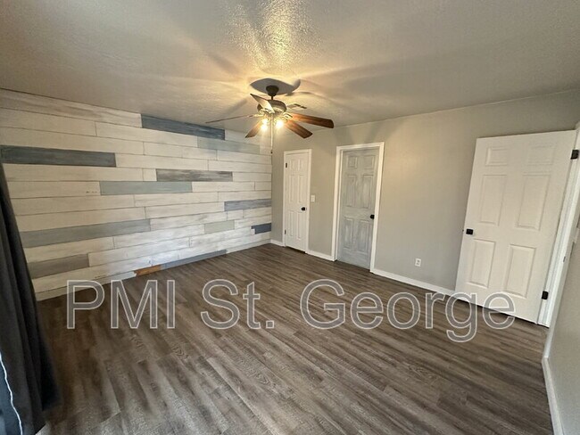 Building Photo - 460 S Main St