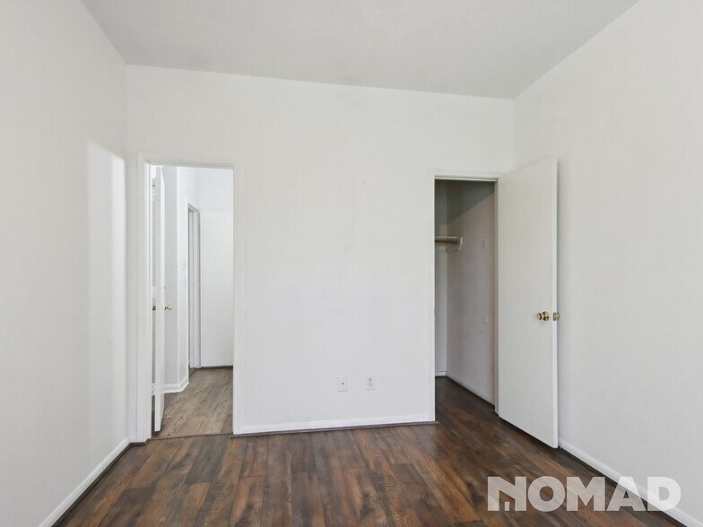 Building Photo - 18518 Knob Hill Lake Ln