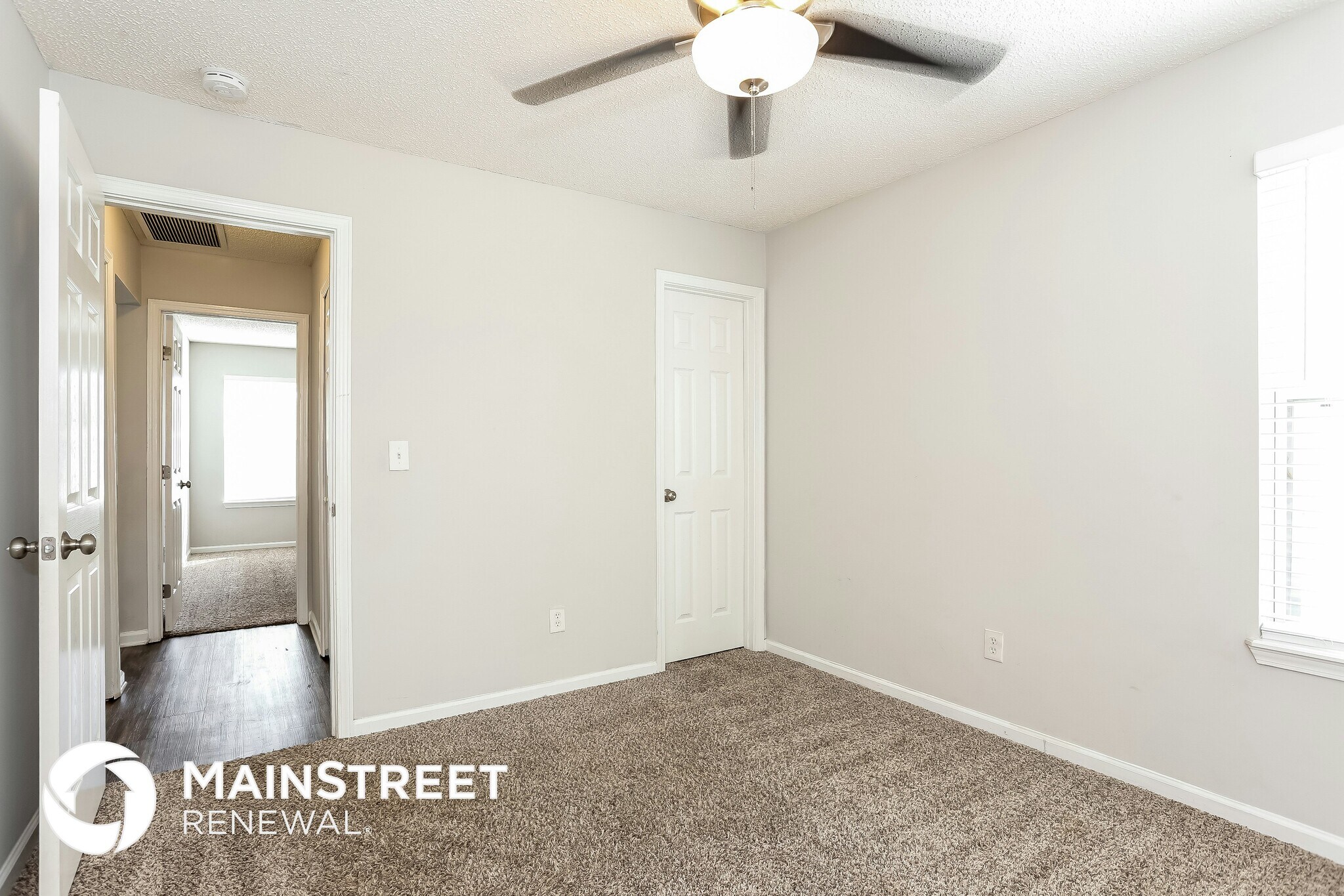 Building Photo - 3757 Woodbriar Dr